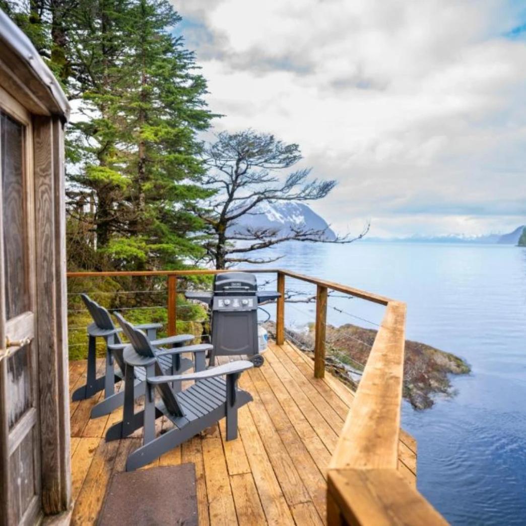 Logo Orca Island Cabins เมือง Seward รัฐ Alaska