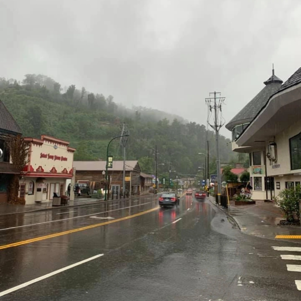 รีวิว review New Step Margaritaville Resort Work and Travel Gatlinburg Tennessee wat2021 สมัครช้า ค่าดครงการ ค่อนข้างแพง ดำเนินการไว เมืองเล็กๆ การเดินทาง การเดิน เขาใหญ่ คนใจดี ชีวิตไม่เร่งรีบ คนแก่มาเที่ยว หางาน 2 ง่าย บ้านพักใกล้ที่ทำงาน เวลาทำงาน