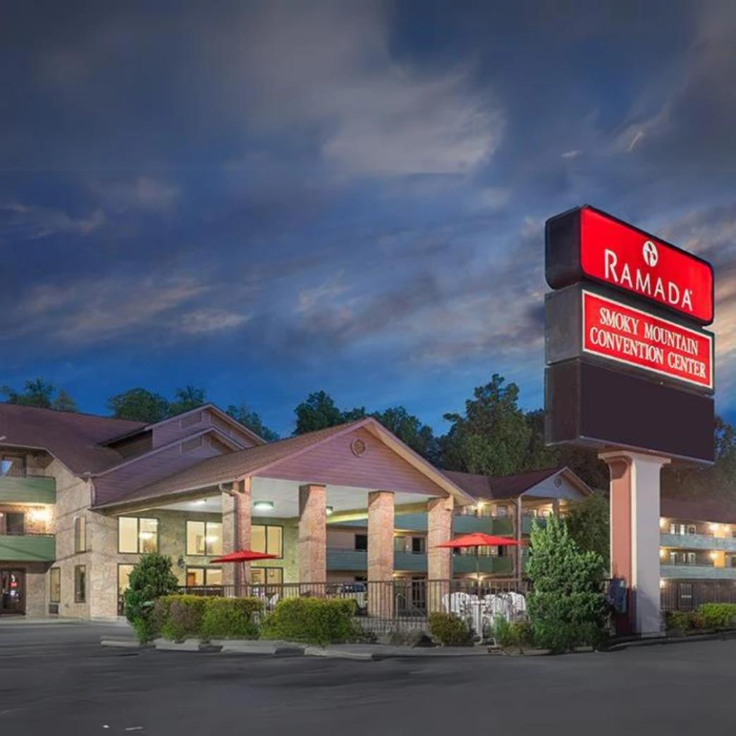 Logo Ramada เมือง Pigeon forge รัฐ Tennessee