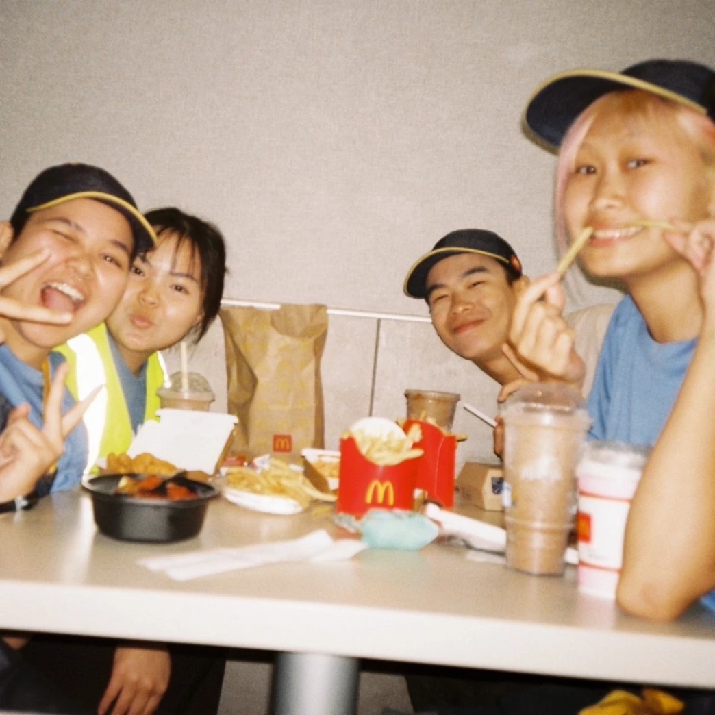 งานแรก ตำแหน่ง Kitchen Assistant Food Runner หน้าที่ ความรับผิดชอบ แพ็กอาหาร แพ็กออเดอร์ เรียกออเดอร์ หน้าร้าน ในครัว เทรนนิ่ง รีวิว review New Step McDonald’s Work and Travel Miramar Beach Florida wat2024 Crew Member ทำงานต่างประเทศ แลกเปลี่ยนวัฒนธรรม ทำงานปิดเทอม ฝึกภาษา อังกฤษ