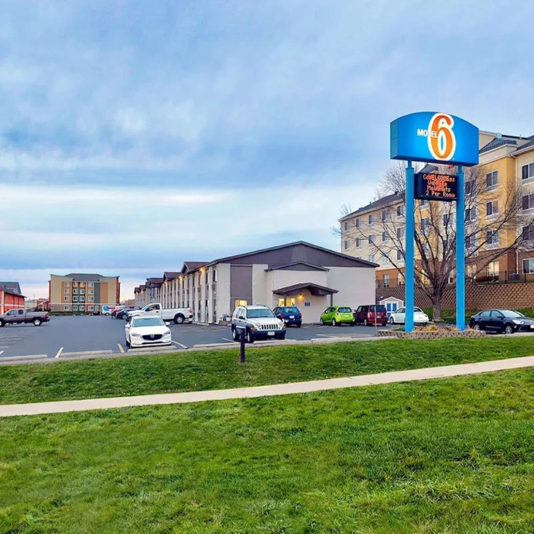 Logo Motel 6 เมือง Cedar Rapids รัฐ Iowa