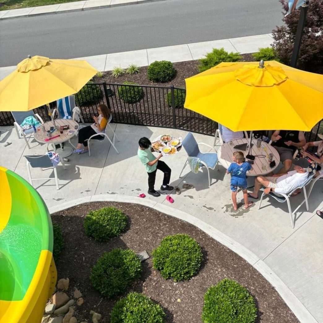 จบโครงการ เที่ยว นิวยอร์ค เพื่อน งาน เพื่อนร่วมงาน ประสบการณ์ ทำงาน พูดเก่ง เฟรนลี่ อดทน รีวิว review New Step Camp Margaritaville RV Resort & Lodge Work and Travel Pigeon Forge Tennessee wat2024 Food Runner ทำงานต่างประเทศ แลกเปลี่ยนวัฒนธรรม ทำงานปิดเทอม ฝึกภาษา อังกฤษ