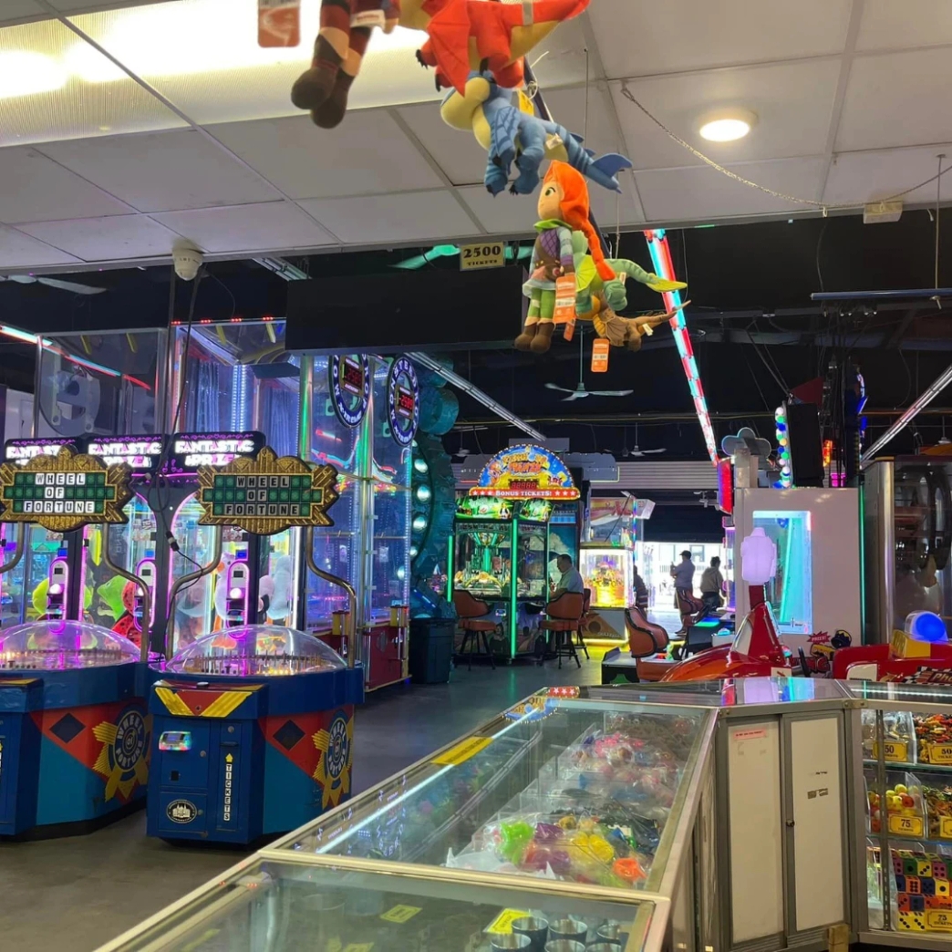 ตำแหน่ง หน้าที่การทำงาน ทำงาน ทำงานต่างประเทศ ลูกค้า ปวดหัว ภาษา รีวิว review New Step Palace Playland Work and Travel Old Orchard Beach Maine wat2024 Prize Counter