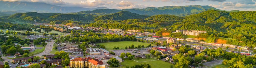 Pigeon Forge เมือง Work and Travel USA ยอดนิยม taylor swift ดนตรี คันทรี่ country music สวนสนุก dollywood the island wonderworks the great smoky mountains west gate รัฐ Tennessee TN New Step newstep WAT ฝึกงาน ทำงาน ต่างประเทศ เที่ยว อเมริกา USA โครงการแลกเปลี่ยน วัฒนธรรม new step newstep