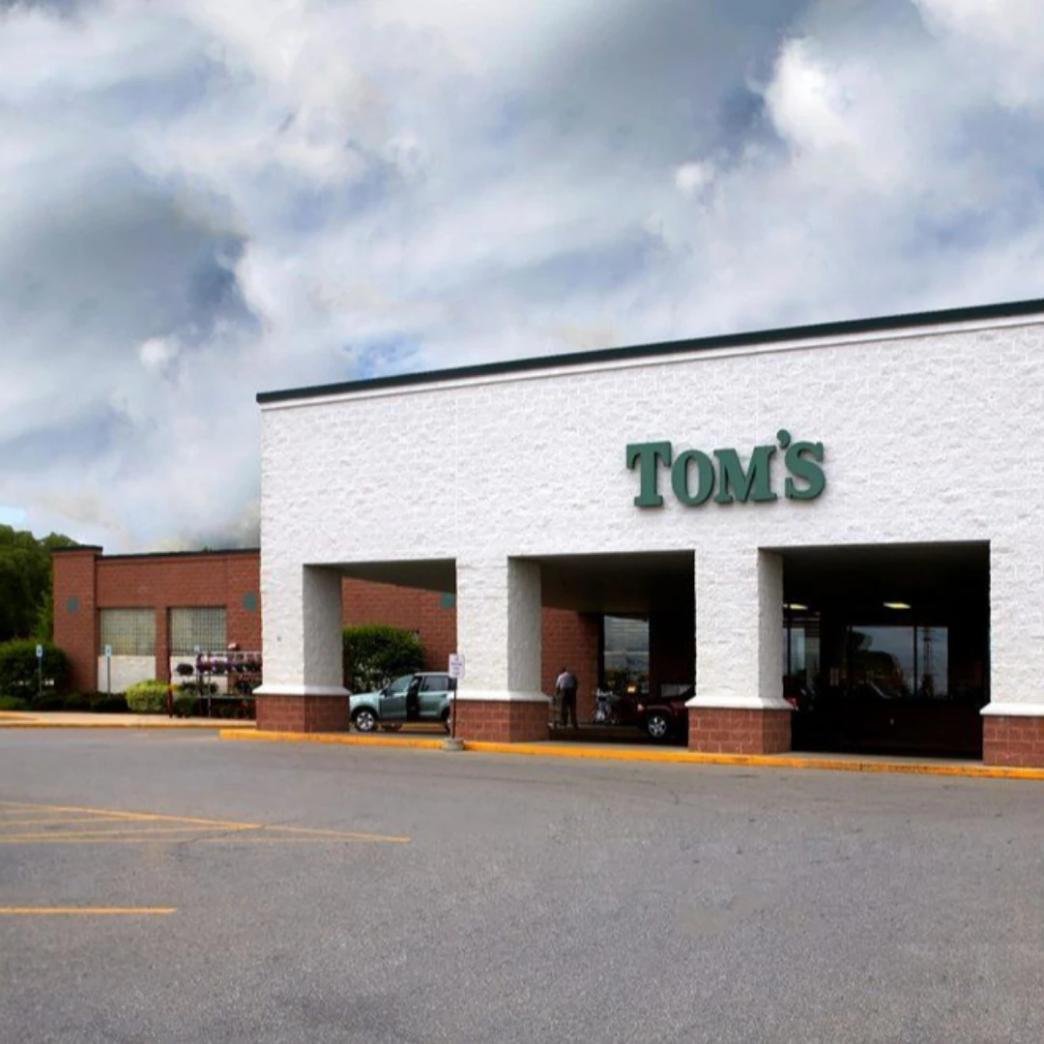 โลโก้ Tom's Food Market new step work and travel