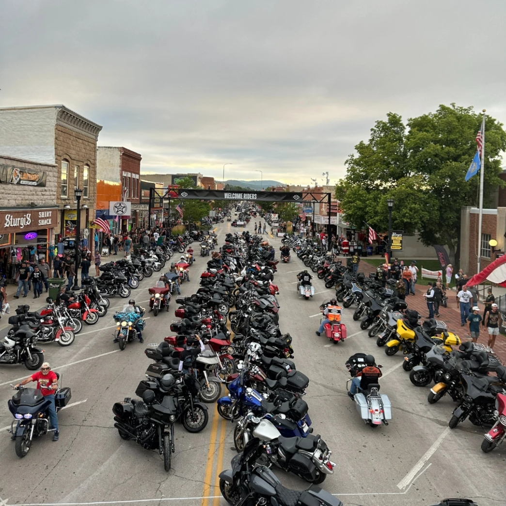 เมือง สภาพแวดล้อม งาน ร้านเหล้า event downtown รีวิว review New Step Best Western Plus Work and Travel Rapid City South Dakota wat2024 Housekeeping ทำงานต่างประเทศ แลกเปลี่ยนวัฒนธรรม ทำงานปิดเทอม ฝึกภาษา อังกฤษ