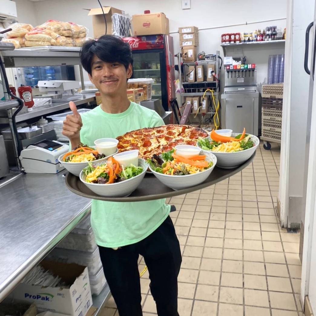 ซิม บัญชี SSN รีวิว review New Step Camp Margaritaville RV Resort & Lodge Work and Travel Pigeon Forge Tennessee wat2024 Food Runner ทำงานต่างประเทศ แลกเปลี่ยนวัฒนธรรม ทำงานปิดเทอม ฝึกภาษา อังกฤษ