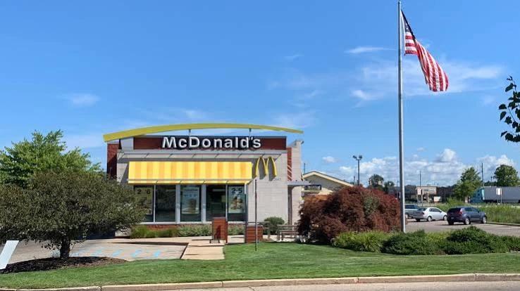 Logo McDonald's เมือง Holland รัฐ Michigan