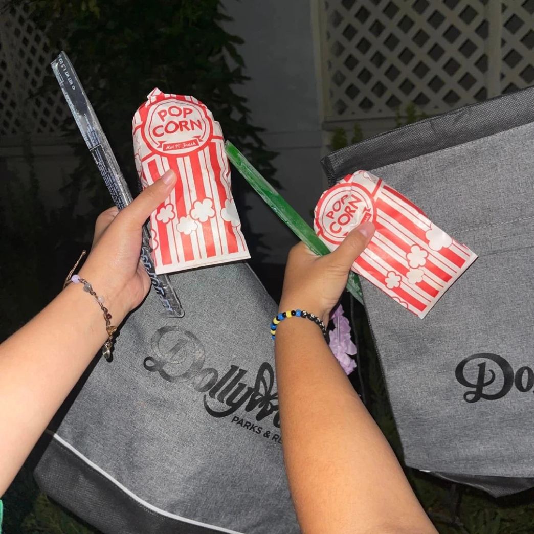 สวัสดิการ รถ อาหาร อาหารกลางวัน เครื่องเล่น ขนม ของแจก review New Step Dollywood Work and Travel Pigeon Forge Tennessee wat2024 Team Member ทำงานต่างประเทศ แลกเปลี่ยนวัฒนธรรม ทำงานปิดเทอม ฝึกภาษา อังกฤษ