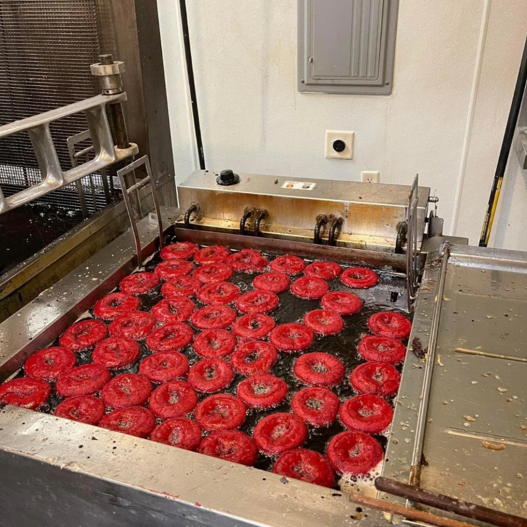 รีวิว review New Step Thomas Donut and Snack Shop Work and Travel Panama City Beach Florida wat2021 การทำงาน ทำงานกลางคืน เริ่มงาน เตรียมของ ยกของ ยกแป้ง ทำโดนัท ยกชั้นวาง ยกถาดมาเตรียม จัดเตรียมสถานที่ ปั้นโดนัท กินข้าวอย่างเดียว แรงไม่พอ