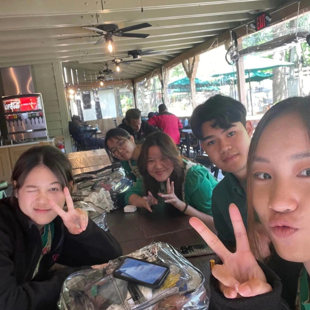 ร้านขนม ร้านขนมปัง ขนมปัง อาหาร review New Step Dollywood Work and Travel Pigeon Forge Tennessee wat2024 Team Member ทำงานต่างประเทศ แลกเปลี่ยนวัฒนธรรม ทำงานปิดเทอม ฝึกภาษา อังกฤษ