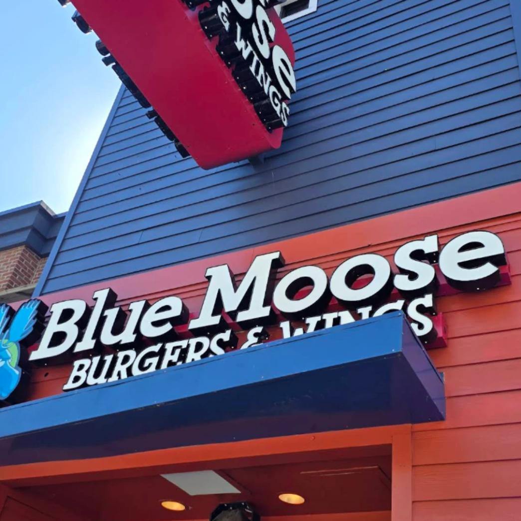 Logo Blue Moose Burgers & Wings เมือง Gatlinburg รัฐ Tennessee