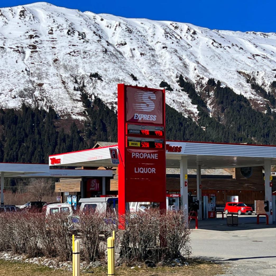 Logo Rebel Convenience Stores เมือง Girdwood รัฐ Alaska