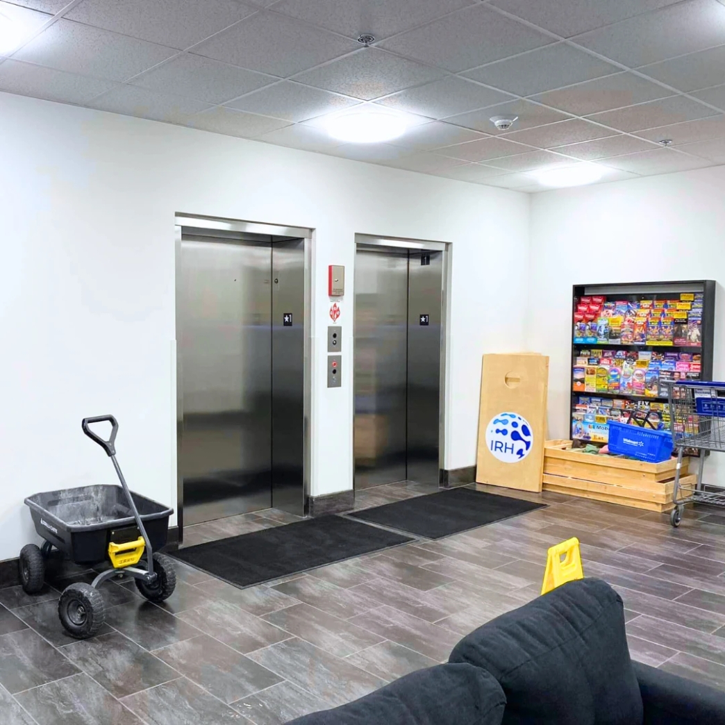 รีวิว review New Step Dollywood Work and Travel wat2023 food team Tennessee IRH Housing ส่วนกลาง ซักผ้า อบผ้า common room ห้องอาหาร เล่นเกม โต๊ะปิงปอง ตู้ขนม เครื่องดื่ม wifi free ฟรี เที่ยว ทีวี