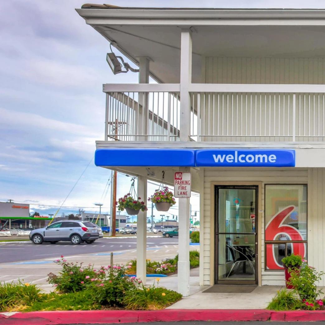 Logo Motel 6 North เมือง Medford รัฐ Oregon