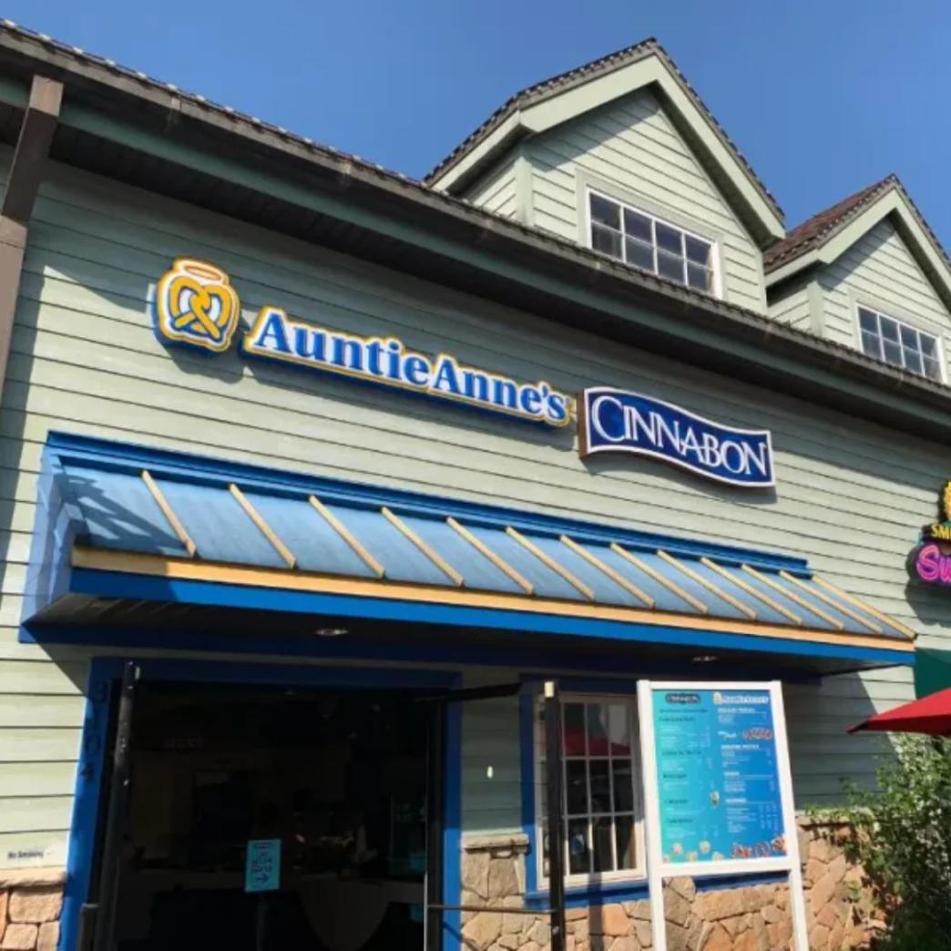 โลโก้งาน Cinnabon / Auntie Anne's Island Drive Pigeon Forge, TN