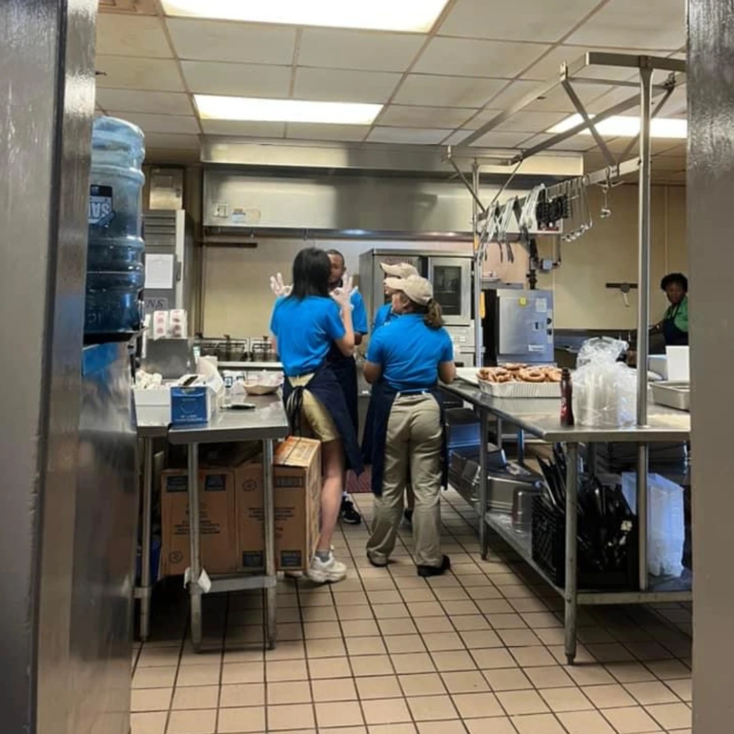 รีวิว review New Step Wild Adventures Theme Park Work and Travel Valdosta Georgia wat2022 เพื่อนร่วมงาน เมเนเจอร์ อายุประมาณเรา น่ารัก ดูแลดีมาก รับส่ง พาไปช้อปปิ้ง Walmart ส่งบ้าน นอนดูหนัง